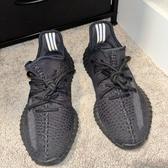 Yeezy 350 - Picture 3 of 5